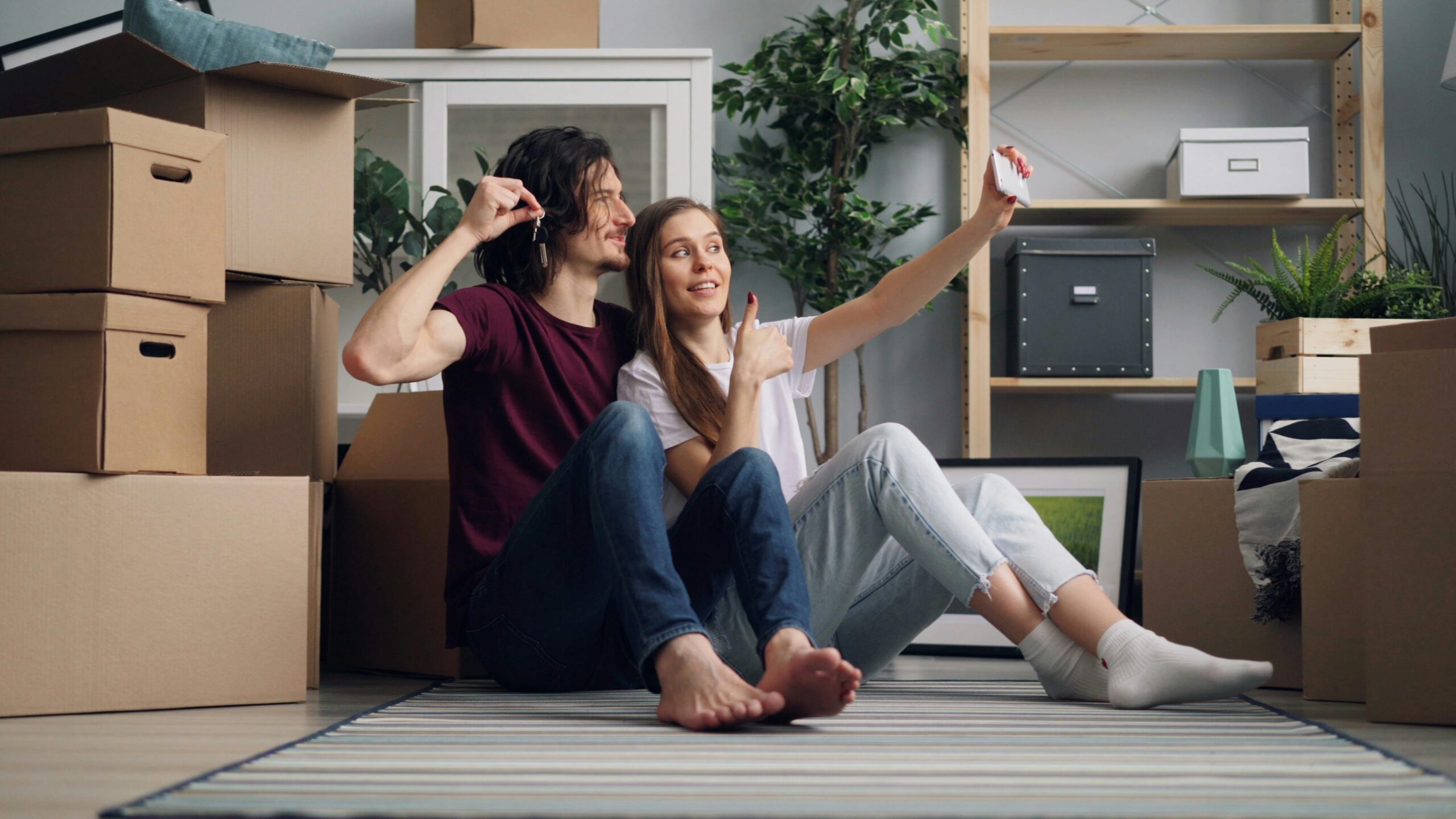 Tenant receiving keys while paying move-in fees for a Florida rental