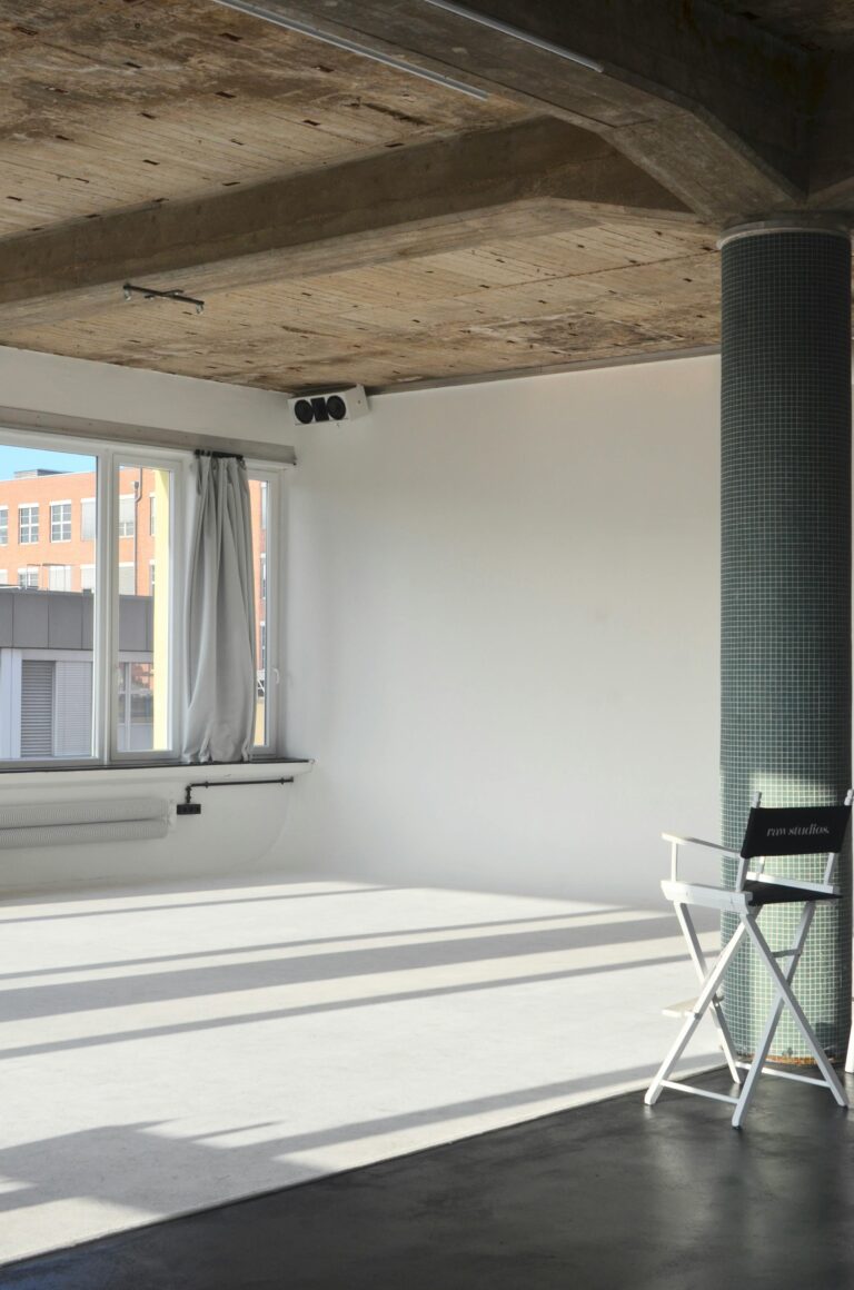 Smoke detector installed on ceiling in Florida rental unit